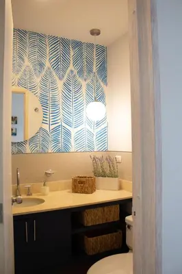 a bathroom with a sink and a blue and white wallpaper at Condominio frente al mar con acceso directo a la playa Morros Epic. in Cartagena de Indias
