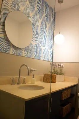 a bathroom with a sink and a mirror at Condominio frente al mar con acceso directo a la playa Morros Epic. in Cartagena de Indias