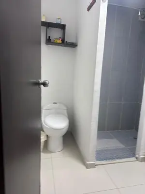 a bathroom with a toilet and a shower stall at Lindos apartamentos in Cartagena de Indias