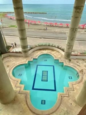 a view of a swimming pool next to a beach at Vista a la Playa del Cabrero in Cartagena de Indias