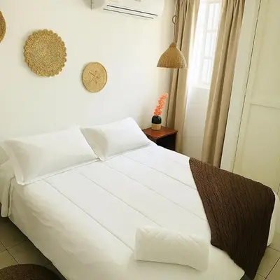 Habitación en apartamento compartido al frente del cc Unico