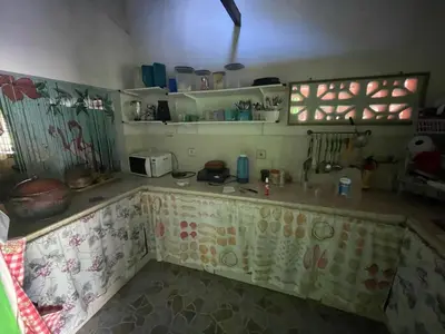 a kitchen with a counter with a sink and a microwave at Casa Santa María in El Porvenir