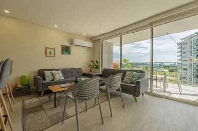 a living room with a couch and a table and chairs at MQ1003 | Jacuzzi privado · Relax en Cielo Mar in Cartagena de Indias