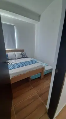 a small bedroom with a bed in a room at Apto en Coveñas cerca al mar in Coveñas