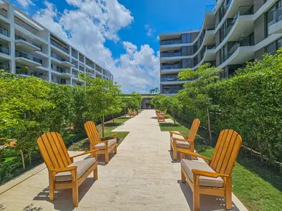 a row of chairs on a sidewalk in front of a building at Apartamento en Condominio con acceso directo al mar en Cartagena in Cartagena de Indias