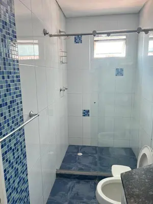 a bathroom with a shower with a toilet and a sink at Apartamento de 3 habitaciones, 1103 in Cartagena de Indias