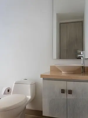 a bathroom with a white toilet and a sink at 2 dormitorios Morros. Hidromasaje y Vistas in Cartagena de Indias