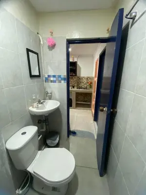 a bathroom with a white toilet and a sink at Apartamento en Getsemaní in Cartagena de Indias