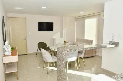 a kitchen and living room with a table and chairs at Excelente ubicación, cómodo apartamento in Barranquilla