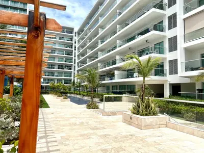 a large apartment building with a courtyard with palm trees at MORROS EPIC Un refugio frente al mar in Cartagena de Indias