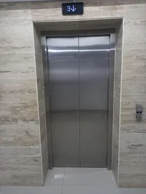 an elevator in a building with a sign on it at APARTAMENTO OCEAN DRIVE 410 CARTAGENA in Cartagena de Indias