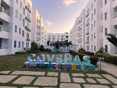 a sign for a playground in front of some apartment buildings at Hermoso apartamento en Coveñas con piscina in Coveñitas
