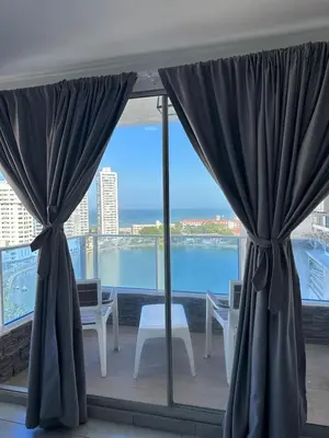 a room with a window with a view of the ocean at Hermoso Apartamento vista al mar El Laguito in Cartagena de Indias