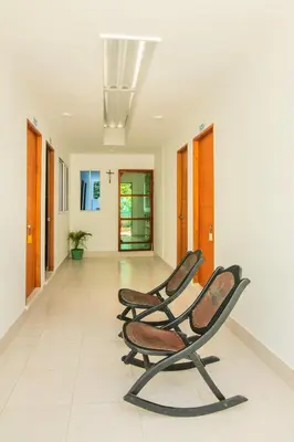 two chairs sitting in the hallway of a building at Habitacion Playa Linda 103 in Coveñitas