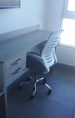 a desk with a white chair in an office at Apartamento Fantástico in Cartagena de Indias