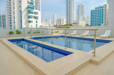 a swimming pool on the roof of a building at !Aprovecha Excelente Apartamento Para Vacacionar en Cartagena in Cartagena de Indias
