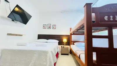 a bedroom with two beds and a tv at !Aprovecha Excelente Apartamento Para Vacacionar en Cartagena in Cartagena de Indias