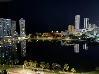 a city skyline at night with a large body of water at Fabuloso estudio con vista al laguito in Cartagena de Indias