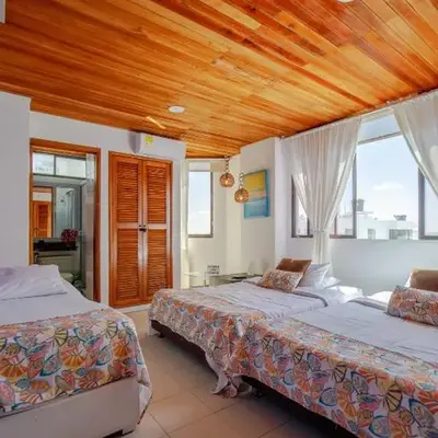 Habitación para 3 a una cuadra de la playa y bahía