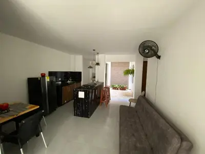 a living room with a couch and a table at Apartamento Villa Mary-Coveñas in Coveñas