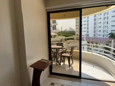 a room with a balcony with a table and chairs at Cabrero, cerca de la Ciudad Amurallada y playa in Cartagena de Indias