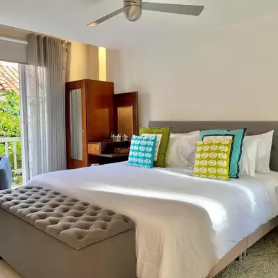 by Calamari Homes - Parque Centenario casa 206 walled city