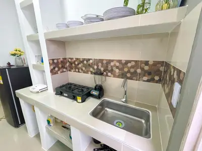 a kitchen with a sink and a stove at Apartamento Arenita de mar in Coveñas