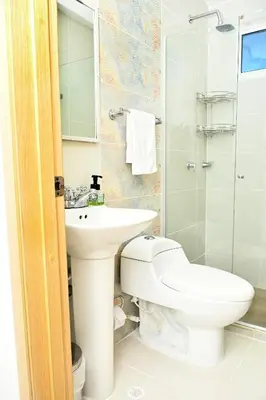 a bathroom with a toilet and a sink and a shower at Excelente ubicación y cómodo apto, perfecto para ti! in Barranquilla
