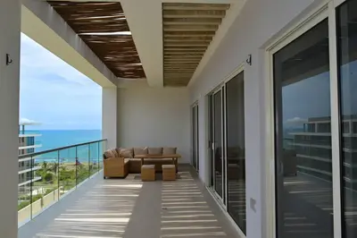 a balcony with a couch and a view of the ocean at Lujoso Penthouse - Vista al Mar - Playa Privada in Cartagena de Indias