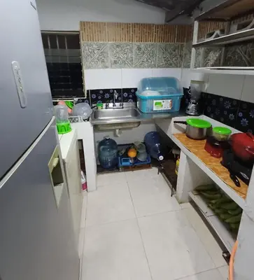 a small kitchen with a sink and a counter at Cabaña Moñitos cerca al mar e Isla Fuerte in Moñitos