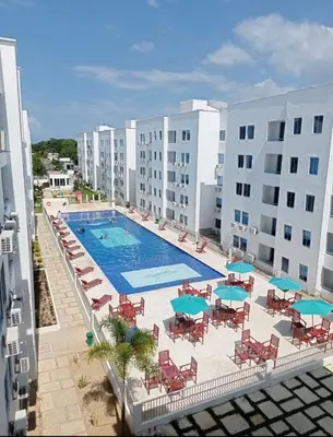 an overhead view of a swimming pool with chairs and umbrellas at Apartamento de descanso Om Shanti Om in Coveñas
