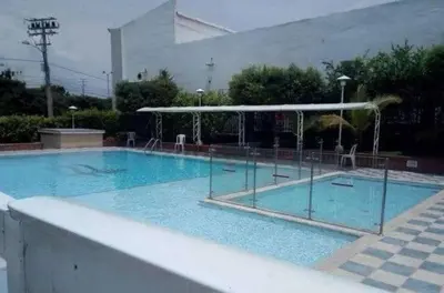 a large blue swimming pool with a canopy at Habitación Cangrejo in Barranquilla