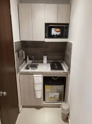 a small kitchen with a sink and a microwave at Apartaestudio 1 en Barranquilla in Barranquilla