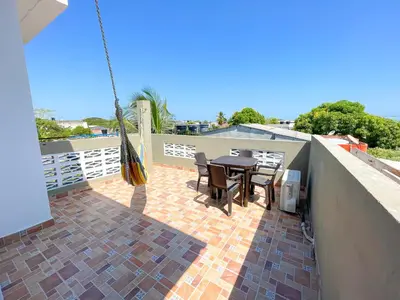 a patio with a table and chairs on a balcony at Apartamento Doña Flor in Coveñas