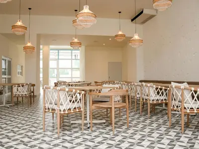 a dining room with a table and chairs at Ciela Hotel in Coveñas