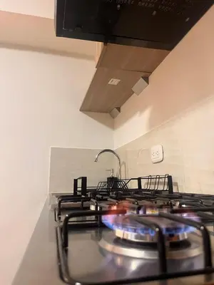a stove top in a kitchen with a sink at ¡La mejor Suite! Lujo, ubicación, precio in Barranquilla