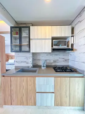 a kitchen with a sink and a microwave at Hermosa Suite frente al mar en Tolu-Sucre in San Silvestre