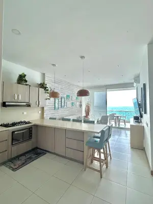 a kitchen with a counter and a table and chairs at Apartamento con vista al mar en Coveñas in Coveñas