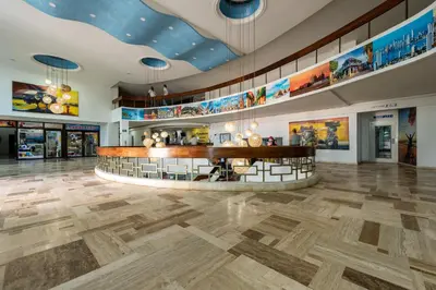 a lobby with a bar in the middle at Bienesweb Apartamentos Conquistador Premium in Cartagena de Indias