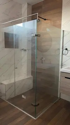 a shower with a glass door in a bathroom at Cabaña Villa Linda in Juan de Acosta