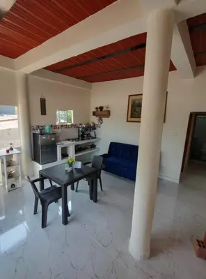 a living room with a table and a blue couch at Apartamento Dorado Sunset in Santa Marta