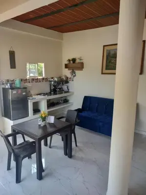 a living room with a table and a blue couch at Apartamento Dorado Sunset in Santa Marta