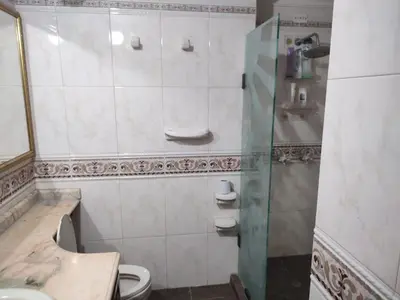 a bathroom with a toilet and a sink at Hotel Boutique - Casa Completa en Cartagena de Indias, barrio Castillogrande in Cartagena de Indias