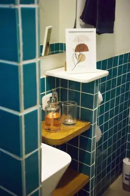 a bathroom with a blue tiled wall with a shelf at Loft con terraza y jacuzzi en el centro historico in Cartagena de Indias