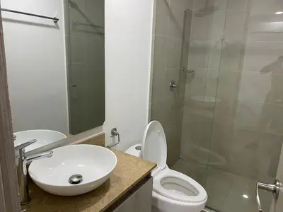 a bathroom with a sink and a toilet and a shower at Apartamento 414 en Ocean Drive - Crespo Cerca al Mar in Cartagena de Indias