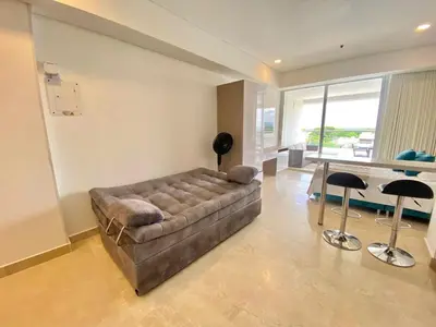 a living room with a couch and a table at Hermoso Aparta Suite en Crespo a 5 minutos caminando del aeropuerto primera línea Mar in Cartagena de Indias