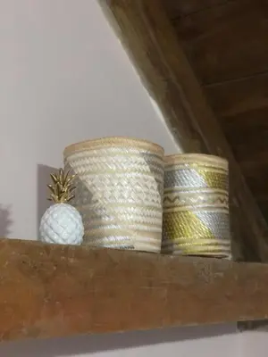 two baskets and a pineapple sitting on a shelf at Portalon de Magallanes apto para familias in Cartagena de Indias