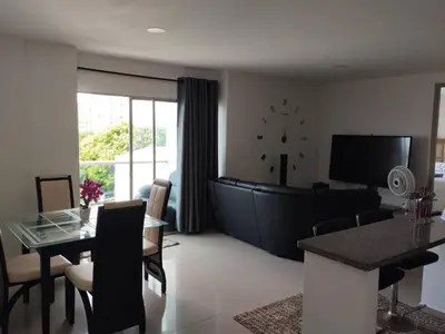 a living room with a table and a dining room at Apartamento en Cartagena, Zona Urbana in Cartagena de Indias