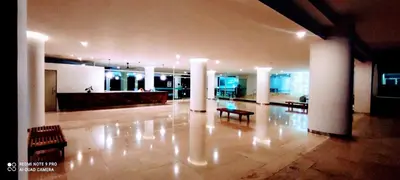 a large lobby with couches and tables in a building at Apartamento con vista frontal al mar. in Cartagena de Indias