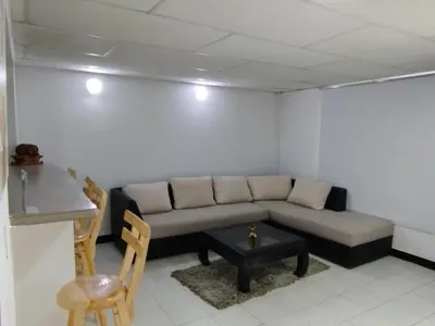 a living room with a couch and a table at Hermosa casa cerca de la playa in Cartagena de Indias